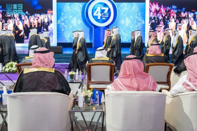 تخريج-1800-طالب-من-الجامعة-السعودية-الإلكترونية-بالرياض