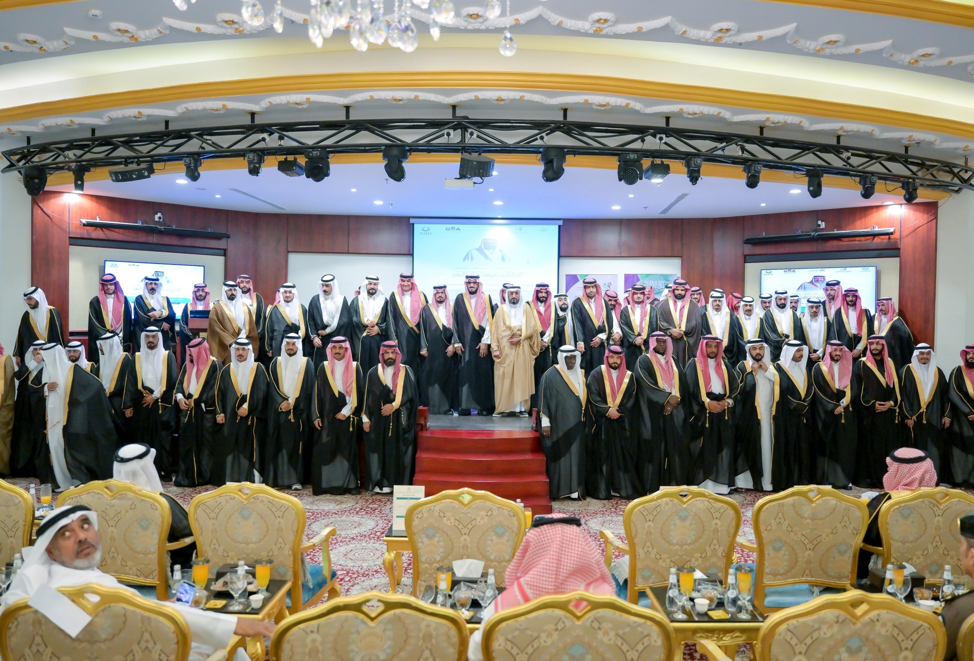 هدايا-مالية-لـ80-شاباً-من-المقبلين-على-الزواج-بالباحة