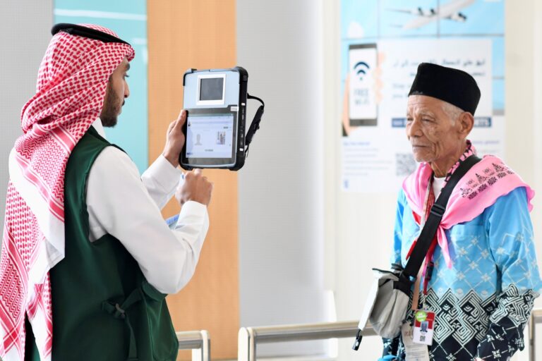 “الكاونتر-المتنقل”-يسهل-إنهاء-إجراءات-الحجاج-بالمنافذ