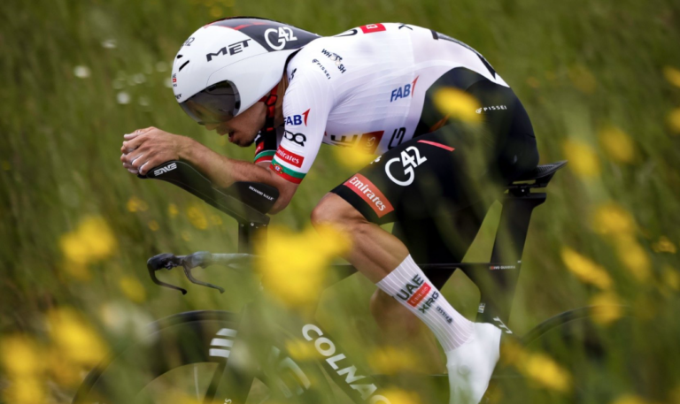 “الإمارات-للدراجات”-ثالثا-في-انطلاقة-طواف-روماندي-بسويسرا