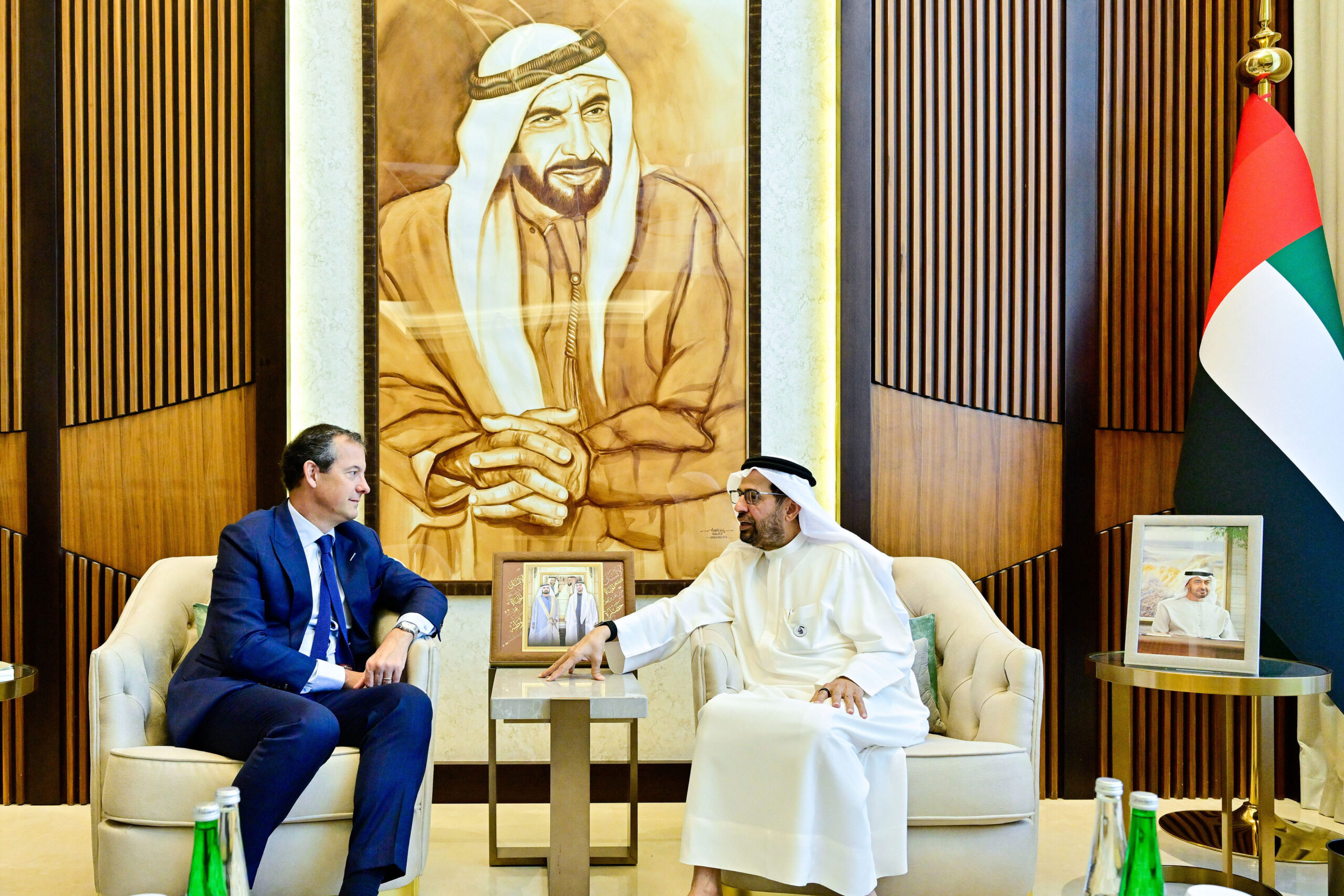 علي-النعيمي-يلتقي-سفير-المملكة-المتحدة-لدى-الدولة