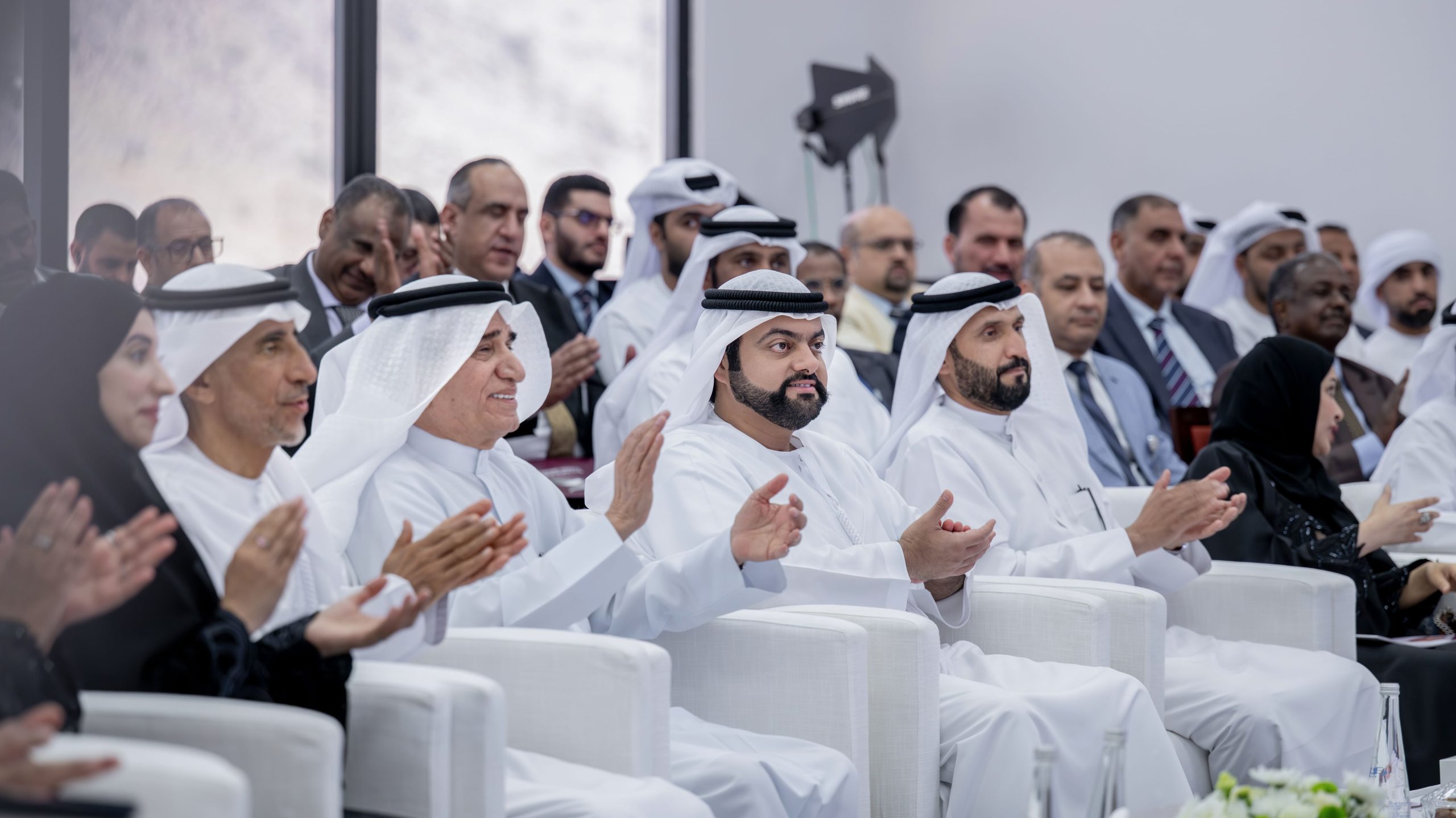 محمد-الشرقي-يزور-جامعة-الفجيرة-ويطّلع-على-مشاريع-البحث-العلمي-لطلبتها
