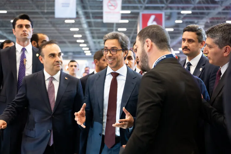 منصور-بن-زايد-يزور-معرض-“ساها-إكسبو-للصناعات-الدفاعية-2026”-في-إطار-زيارة-عمل-يقوم-بها-لتركيا
