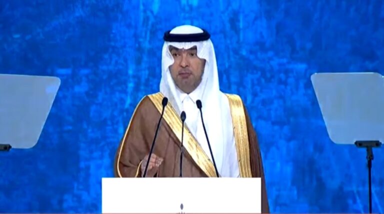 وزير-البلديات-يستعرض-الاستعدادات-لحج-هذا-العام