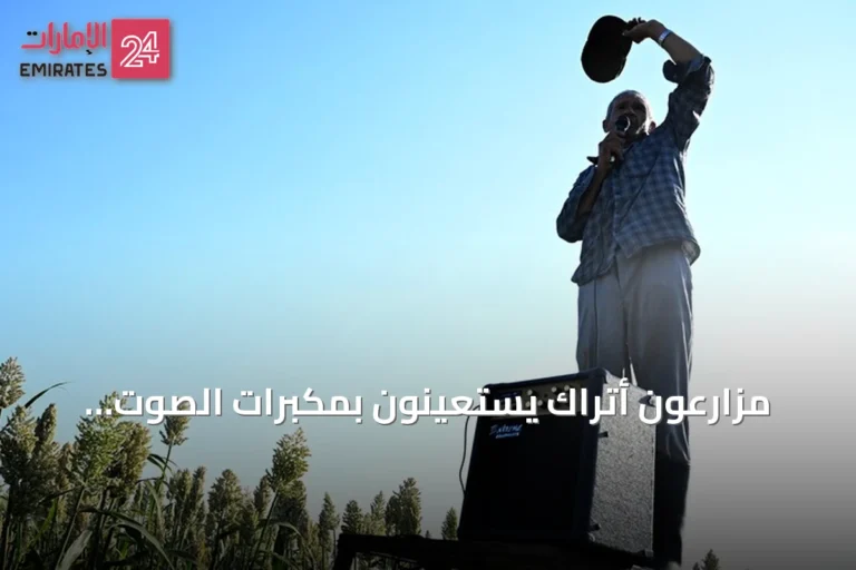مزارعون أتراك يستعينون بمكبرات الصوت لإنقاذ حقول الدخن من العصافير